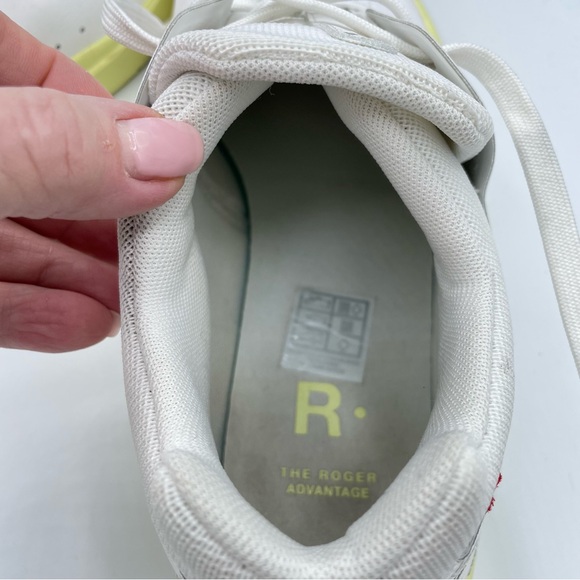On Running The Roger Advantage Sneaker 11 White/Hay - Picture 10 of 16